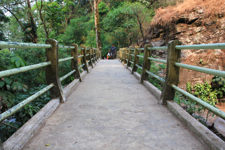 muhammad17_2._Dari_pusat_Kota_Surabaya_menuju_lokasi_curug_hanya_berjarak_sekitar_60_km_atau_menghabiskan_waktu_sekitar_1_jam_perjalanan_darat_.jpg