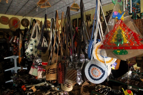 muhammad17_1111_Aneka_tas_rajut_dan_anyam_produksi_Tasikmalaya.JPG