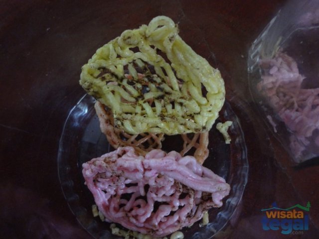 wulan_kerupuk_mie_wedi_tegal.jpg