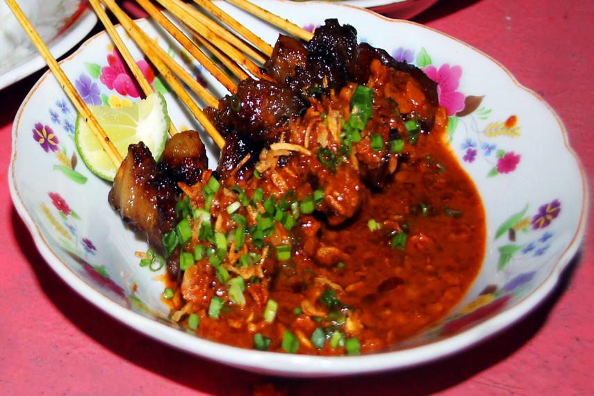 apriyn7_Satu_porsi_sate_matang_lengkap_dengan_bumbu_kacang_yang_menggugah_selera2.jpg