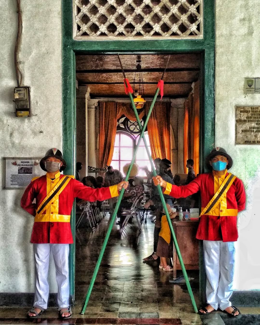 ari.romyuda_Penjaga-pintu-masukkaratonsumedanglarangofficial-Sebuah-jejak-sejarah-yg-tertinggalDi-bum_1760777550.jpeg