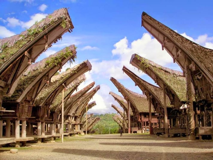 kianasarayu_Rumah-Adat-Tongkonan-3_1779195335.jpg